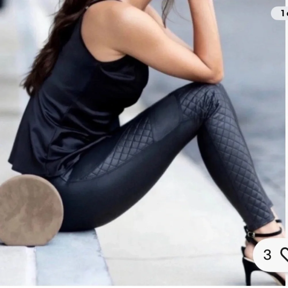 SPANX Black Quilted Faux Leather Leggings Size M - Picture 2 of 8